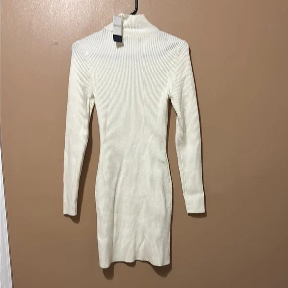 Elegant White Ribbed Knit Dress - Picture 4 of 5